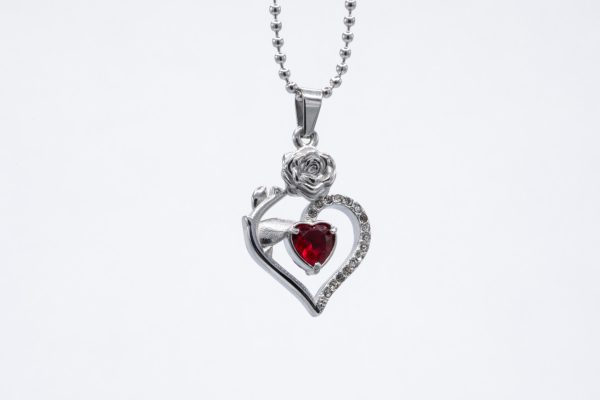 RVS Roos met hart en rood steentje