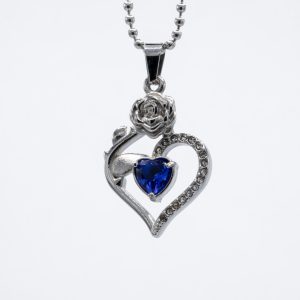 RVS Roos met hart en donkerblauw steentje