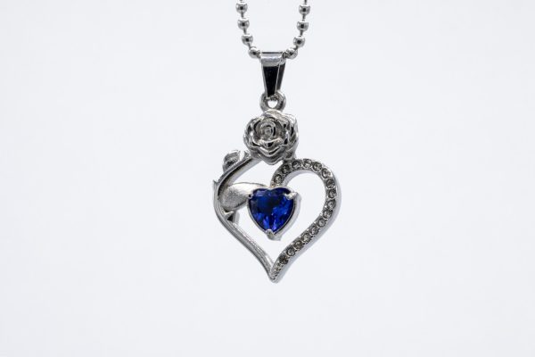 RVS Roos met hart en donkerblauw steentje